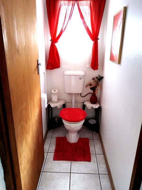 3 Bedroom Property for Sale in Peerless Park East Western Cape